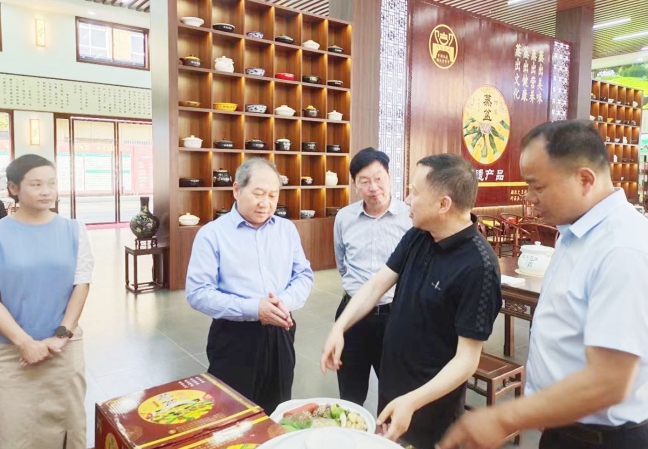 市政协副主席李翔，竹溪县主席李晋，副主席 杨巧燕等领导莅临公司调研