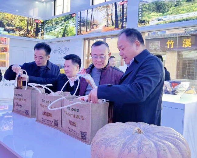 襄阳市樊城区考察莅临公司考察